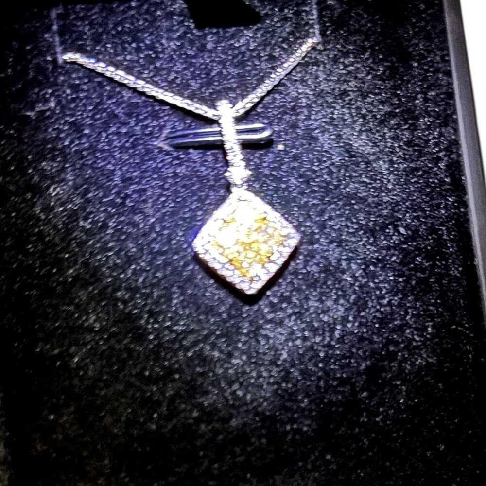 Yellow and White Diamonds Pendant w/Necklace